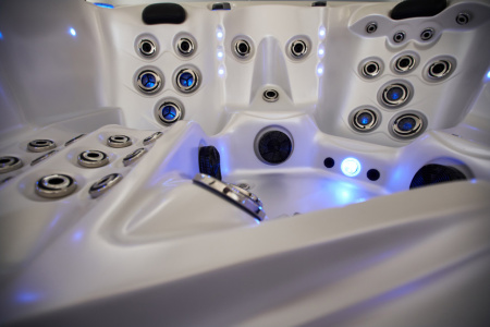 Гидромассажный СПА бассейн Joyee SPA London-L